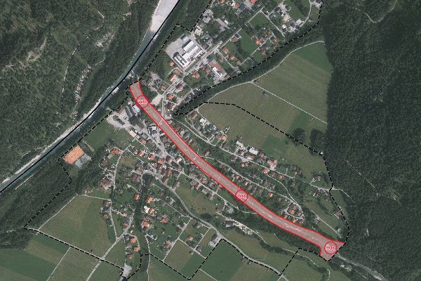 Der Kartenausschnitt zeigt die rote Gefahrenzonen in Stanzach. Die Abkürzung WB beschreibt das Einzugsgebiet des Wildbachs, die Abkürzung LG beschreibt das Einzugsgebiet der Lawinen.