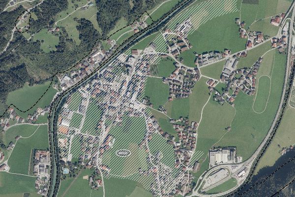 Kartenausschnitt einer weißen Restgefährdungsfläche in Zell am Ziller, Tirol 