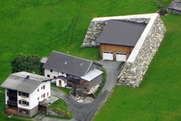 Bauwerk zur Ablenkung von Lawinen