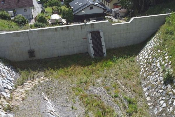 begrüntes Rückhaltebecken