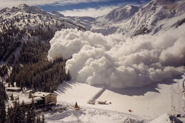 Staublawine in Tirol