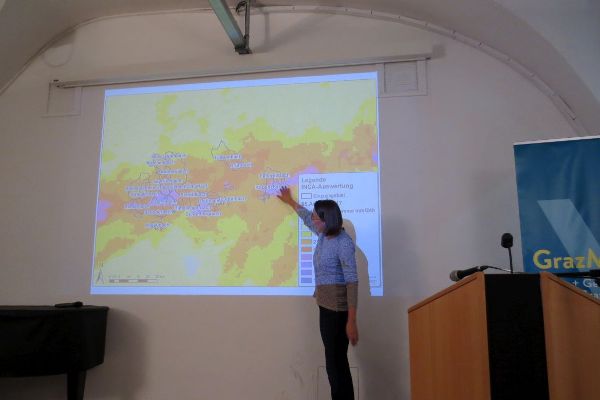 Powerpoint Folie an der Wand