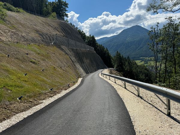 Nach Bauarbeiten am Hemmafelsen, die neue Zufahrtsstraße 