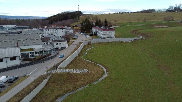 Hochwasserschutz für Siedlung in Form von Ableitung