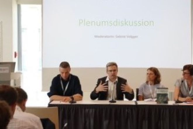 Podiumsdiskussion bei der Fachtagung "ExtremA 2023 - ein Update"