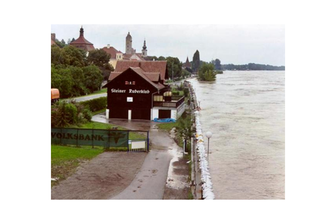 Mobiler Hochwasserschutz an der Donau bei Krems