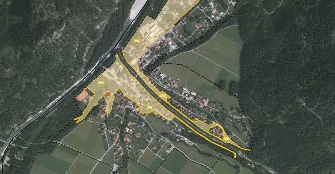 Der Kartenausschnitt zeigt die gelben Gefahrenzonen in Stanzach. Die Abkürzung WB beschreibt das Einzugsgebiet des Wildbachs, die Abkürzung LG beschreibt das Einzugsgebiet der Lawinen.