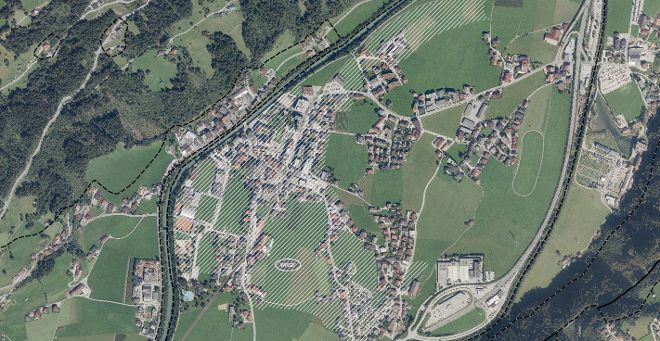 Kartenausschnitt einer weißen Restgefährdungsfläche in Zell am Ziller, Tirol 
