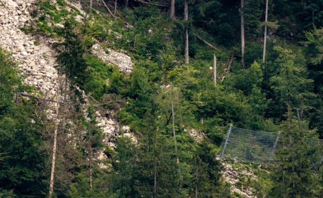 Schoberstein mit Steinschlagnetzen