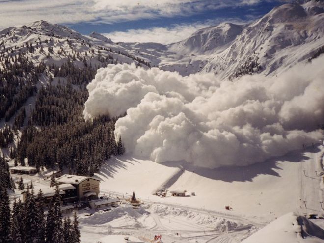 Staublawine in Tirol