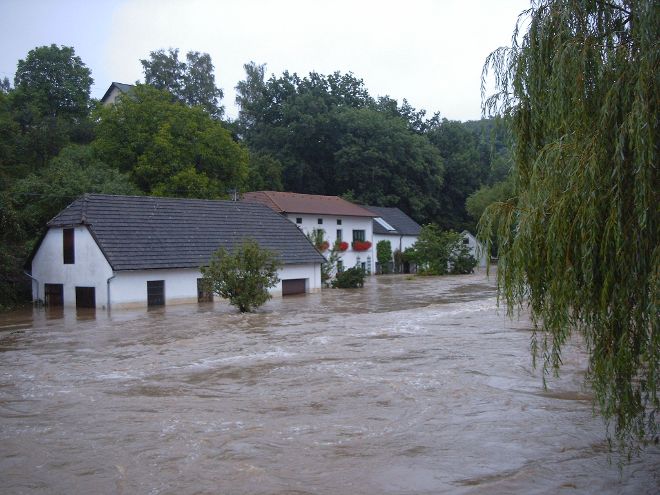 Hochwasser nach Starkniederschlägen führen zu schweren Schäden an der vorhandenen Infrasturkur